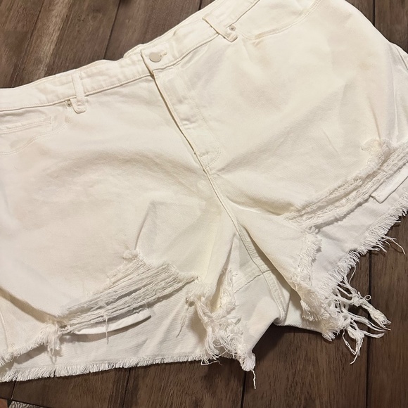 Good American Good '90s Ripped Raw Hem Denim Shorts White Plus Size 16 - Picture 2 of 5